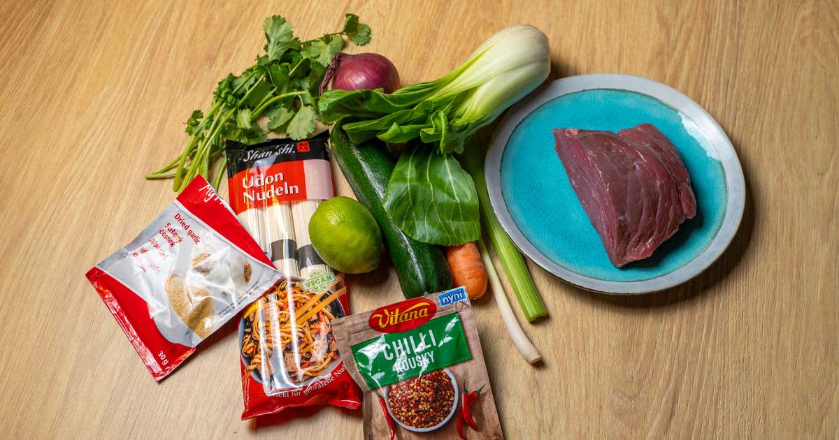 Udon nudle s hovězím masem ingredience
